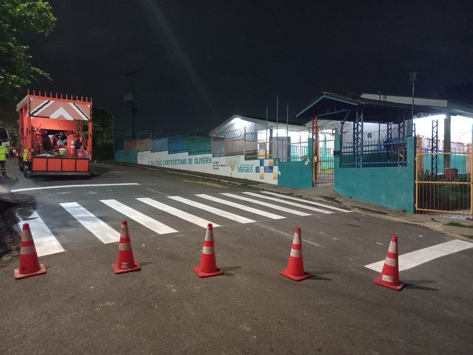 Prefeitura de Manaus revitaliza faixas de pedestres para o retorno às aulas