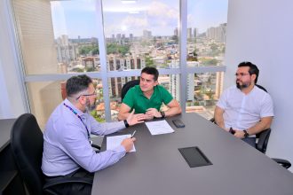 Prefeito David Almeida consolida modelo de licitações e garante economia histórica de R$ 2,4 bilhões em Manaus
