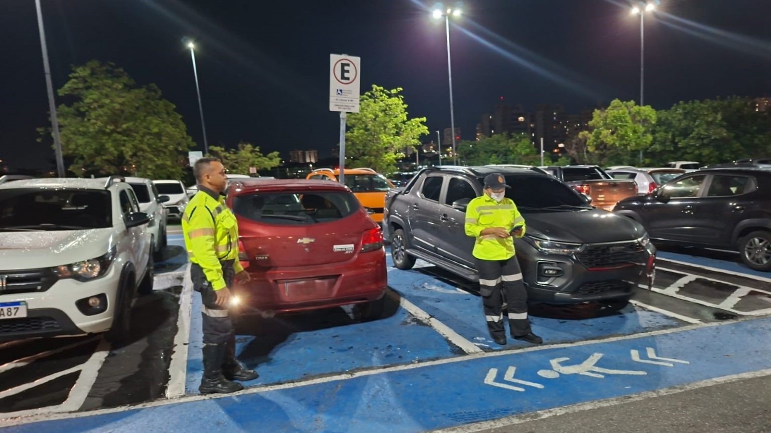 Prefeitura de Manaus reforça respeito às vagas especiais e garante direito de pessoas com mobilidade reduzida