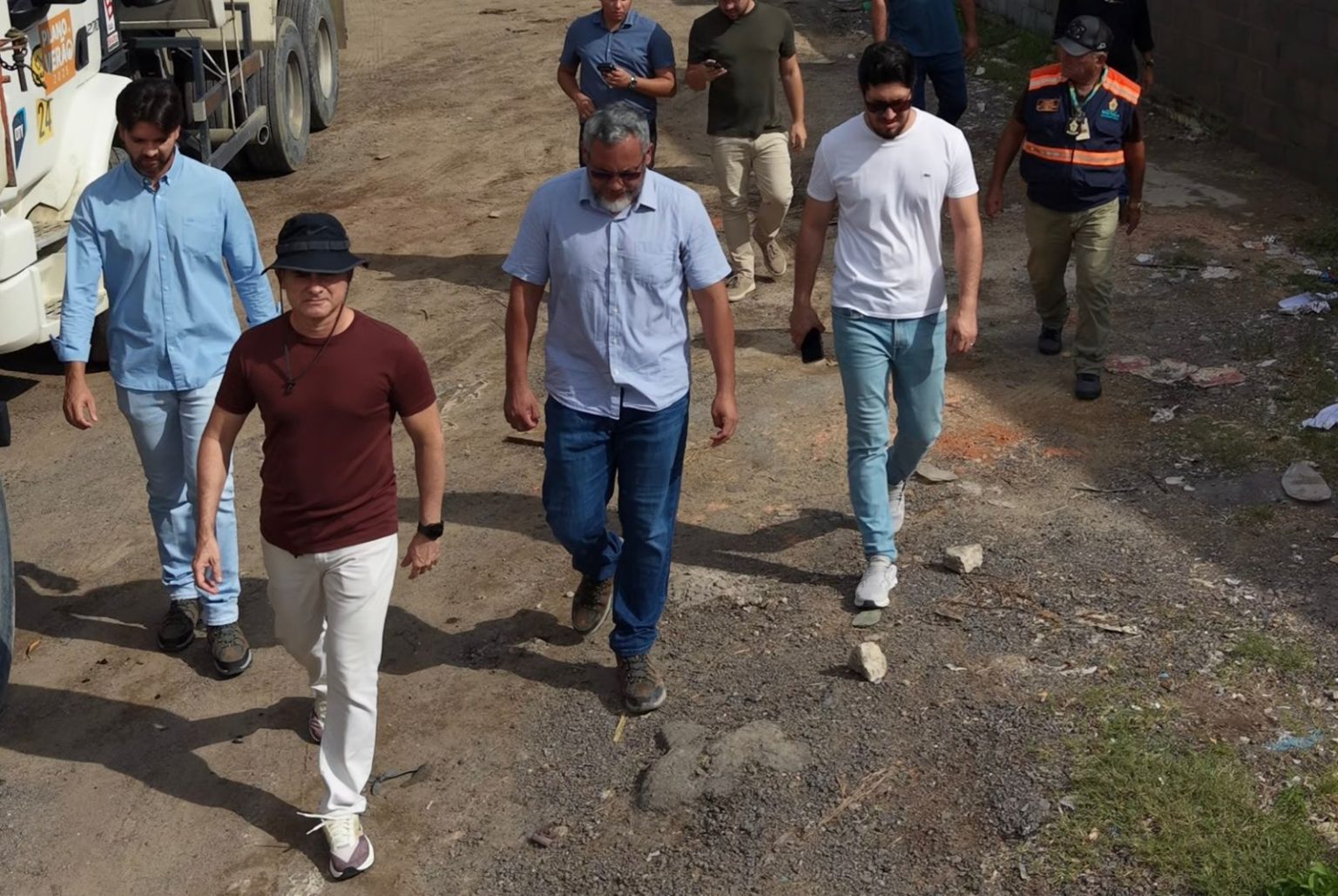 Prefeito David Almeida acompanha força-tarefa de manutenção asfáltica nas zonas Sul e Centro-Sul e anuncia cronograma para toda Manaus