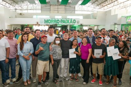 Prefeito David Almeida entrega 750 registros de imóveis no São Lázaro e encerra espera histórica de mais de 70 anos na zona Sul de Manaus