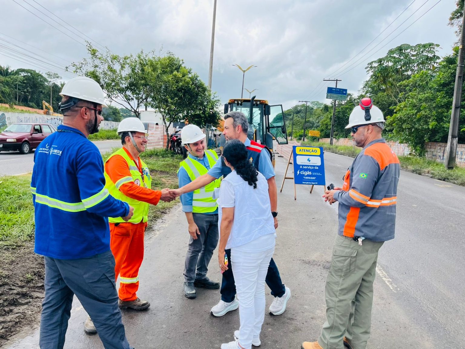 Obra da Cigás é autuada e embargada pela prefeitura por descumprimento de projeto e degradação de via na zona Norte
