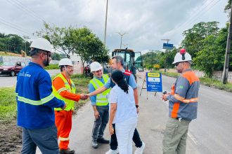 Obra da Cigás é autuada e embargada pela prefeitura por descumprimento de projeto e degradação de via na zona Norte