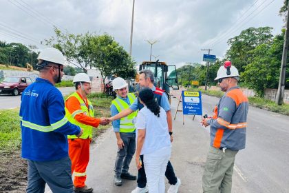 Obra da Cigás é autuada e embargada pela prefeitura por descumprimento de projeto e degradação de via na zona Norte