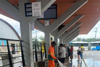 Prefeitura de Manaus realiza limpeza e manutenção no terminal 7, no Tarumã