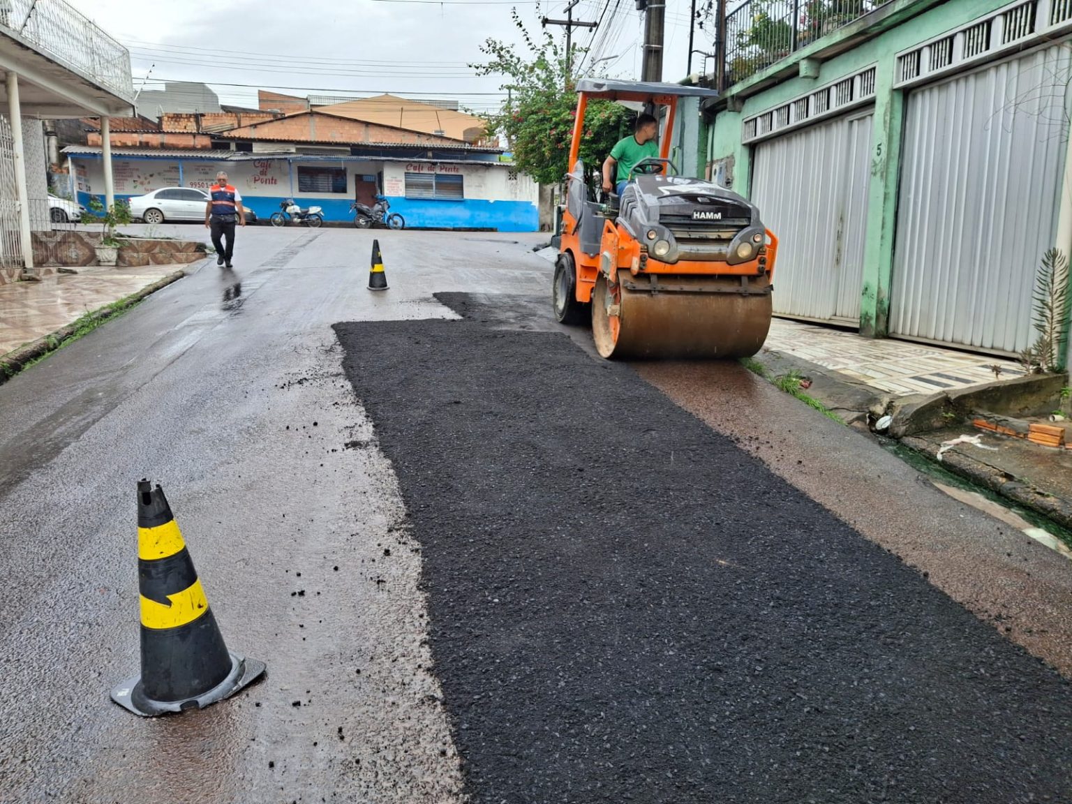 Prefeitura de Manaus leva melhorias para o bairro Coroado com o serviço de manutenção asfáltica