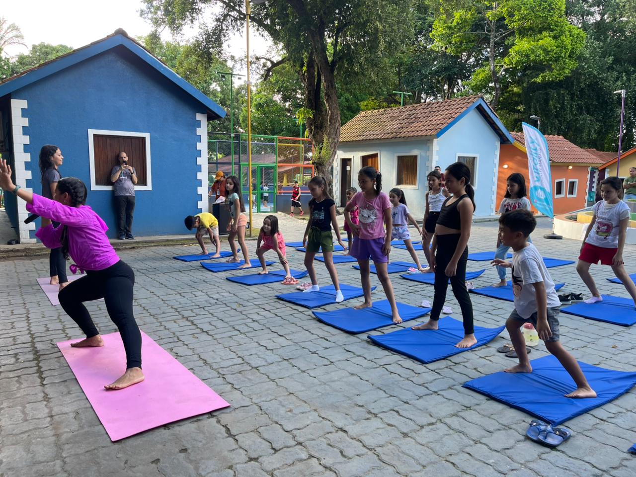 Atividade de ‘Pilates Kids’ é aprovada pelas crianças em colônia de férias da Prefeitura de Manaus
