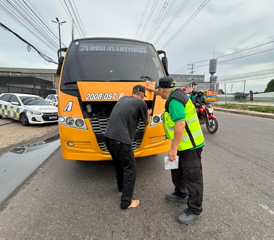 Prefeitura de Manaus intensifica fiscalização no transporte de passageiros e retira veículos de circulação