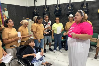 Em clima de Carnaval, alunos da FUnATI gravam marchinha autoral
