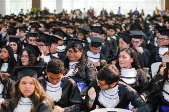 Emoção marca a formatura de mais de 300 alunos da rede pública de ensino médio técnico da Fundação Matias Machline
