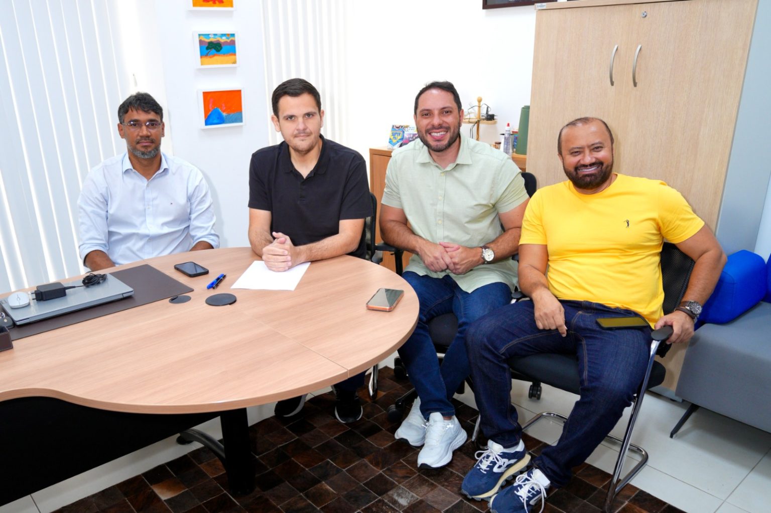 Perfeito em exercício Renato Junior libera R$ 52 milhões para pagamento de bonificação a mais de 17,7 mil professores e trabalhadores da Educação