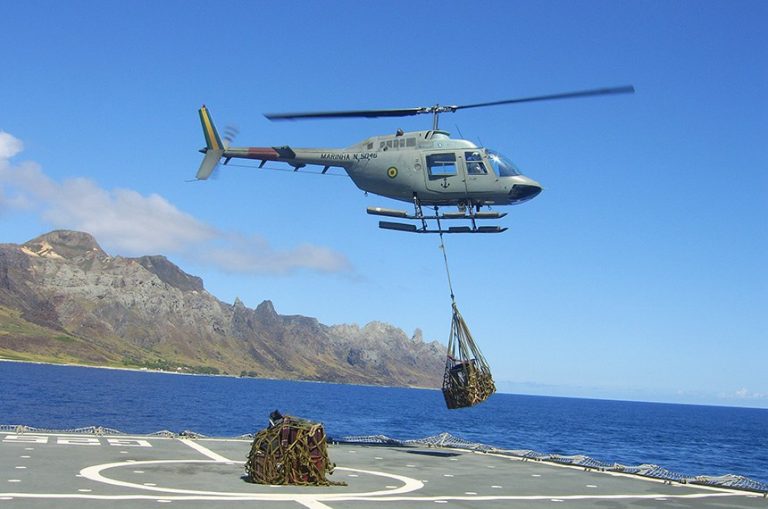 Lei autoriza doação de helicópteros da PF e da Marinha ao Paraguai e ao Uruguai