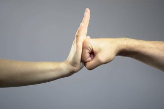 Lei obriga poder público a divulgar a cada dois anos relatório com dados sobre violência contra mulheres