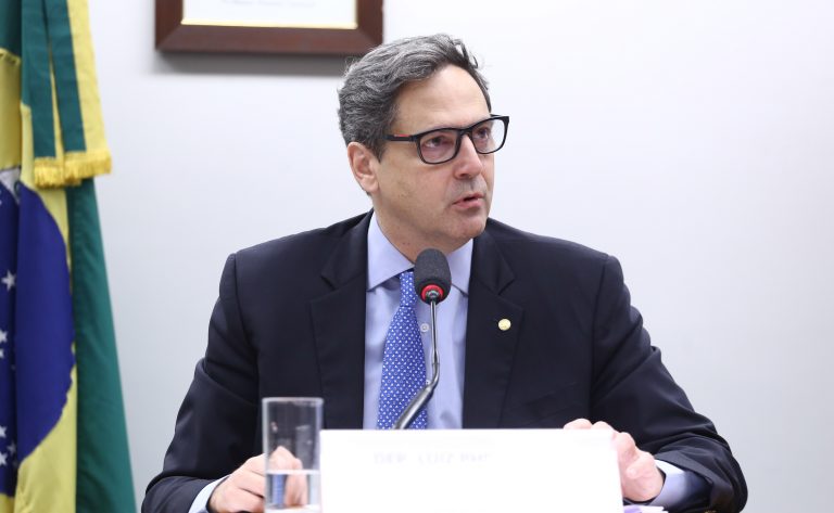 Projeto simplifica divulgação de informações no mercado de valores mobiliários