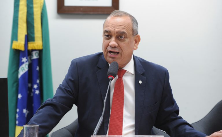 Projeto prevê apoio estatal e incentivos para associações que produzem cannabis medicinal