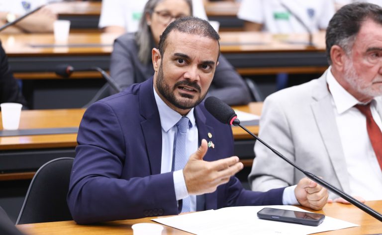 Comissão aprova projeto que obriga câmeras de reconhecimento facial em estádios