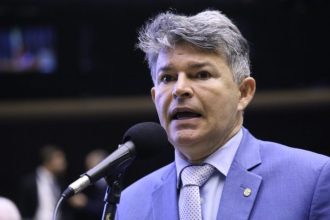 Comissão aprova exigência de receita médica para venda de antibióticos veterinários