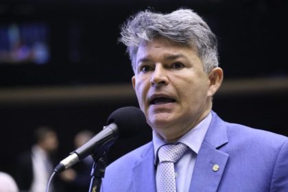 Comissão aprova exigência de receita médica para venda de antibióticos veterinários