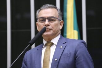 Comissão aprova retenção de repasses a entidades do SUS que não pagarem médicos
