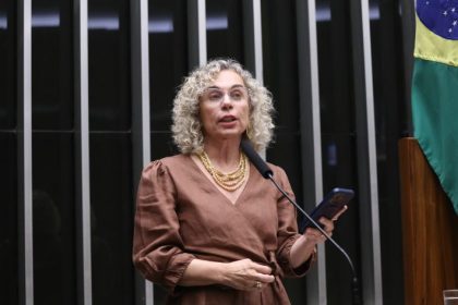 Comissão aprova ampliação da licença-paternidade para pais de bebês prematuros