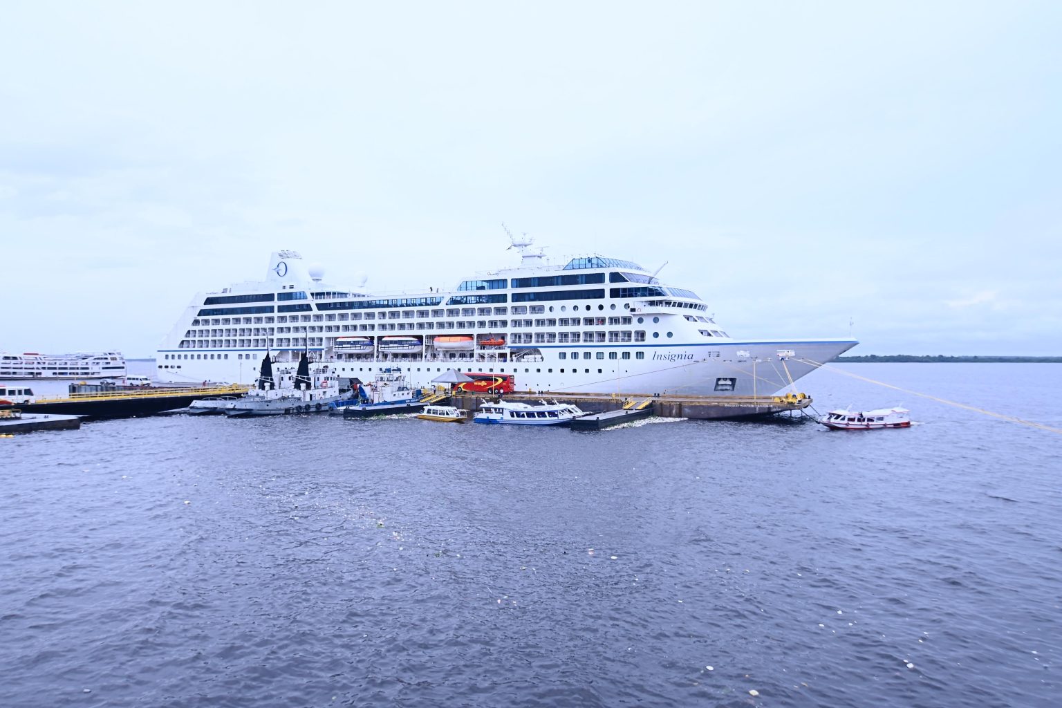 Navio MS Insignia atraca em Manaus e reforça a capital como destino do turismo internacional