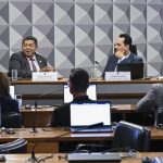 Cadastro no seguro para pescadores recebe críticas de deputados