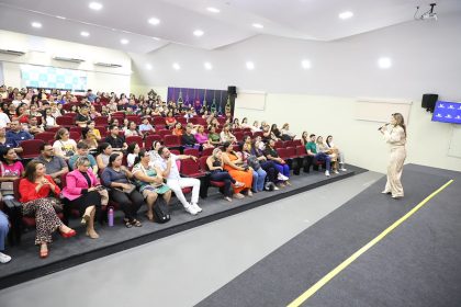 Prefeitura de Manaus realiza 1º encontro com novos apoios escolares da educação especial