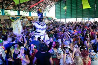 Prefeitura de Manaus reúne mais de 2,5 mil pessoas no ‘CarnaIdoso 2026’