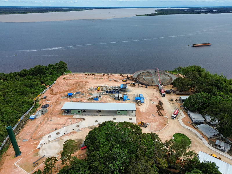 Prefeitura faz concretagem de vigas e laje da oca Niemeyer com volume recorde de concreto no parque Encontro das Águas