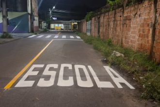 Prefeitura de Manaus reforça sinalização viária para organizar o trânsito e proteger pedestres e motoristas