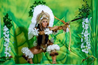 Carnaval na Floresta 2026: Desfiles do Grupo Especial encantam o público no Sambódromo de Manaus