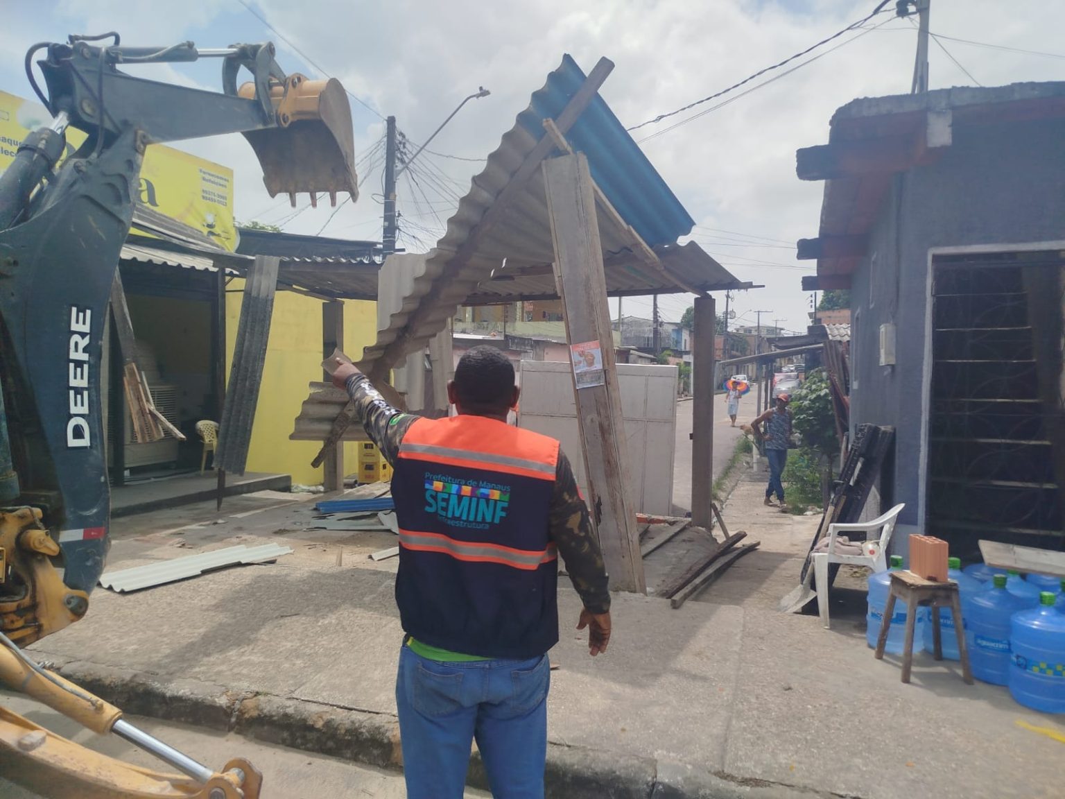 Em menos de um mês, Prefeitura de Manaus realiza segunda demolição em construção irregular no São José