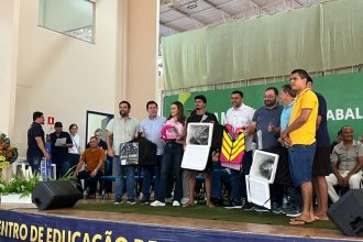 Detran-AM contempla motofretistas dos municípios de Boca do Acre e Pauini com kits de segurança