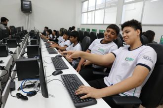 Estudantes da rede estadual iniciam ano letivo no novo Centro de Educação de Tempo Integral em Autazes