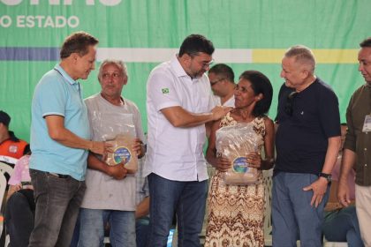 Em Boca do Acre e Pauini, Governador Wilson Lima reforça setor primário com implementos, insumos e documentos rurais