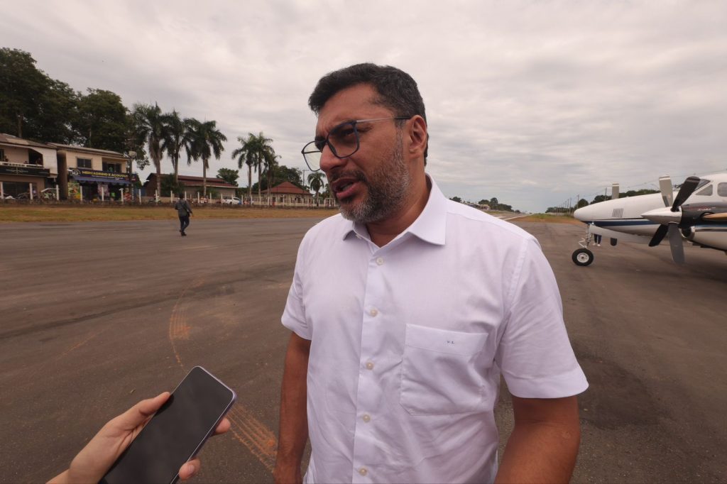 Governador Wilson Lima entrega pista de pouso reformada em Pauini