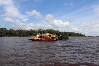 Corpo de Bombeiros do Amazonas segue buscas por desaparecidos em naufrágio e já percorreu mais de 10 km do rio Amazonas