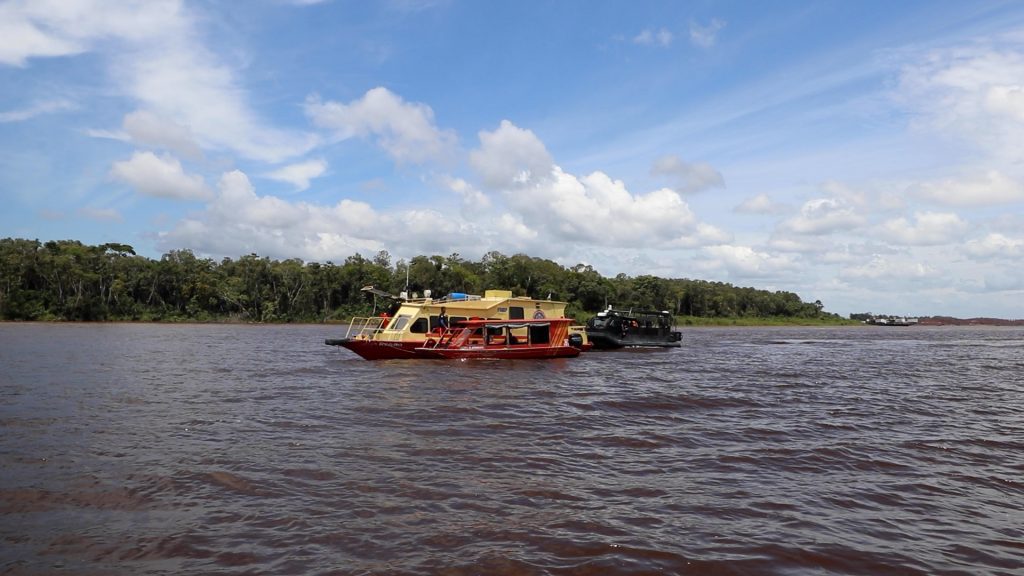 Corpo de Bombeiros do Amazonas segue buscas por desaparecidos em naufrágio e já percorreu mais de 10 km do rio Amazonas