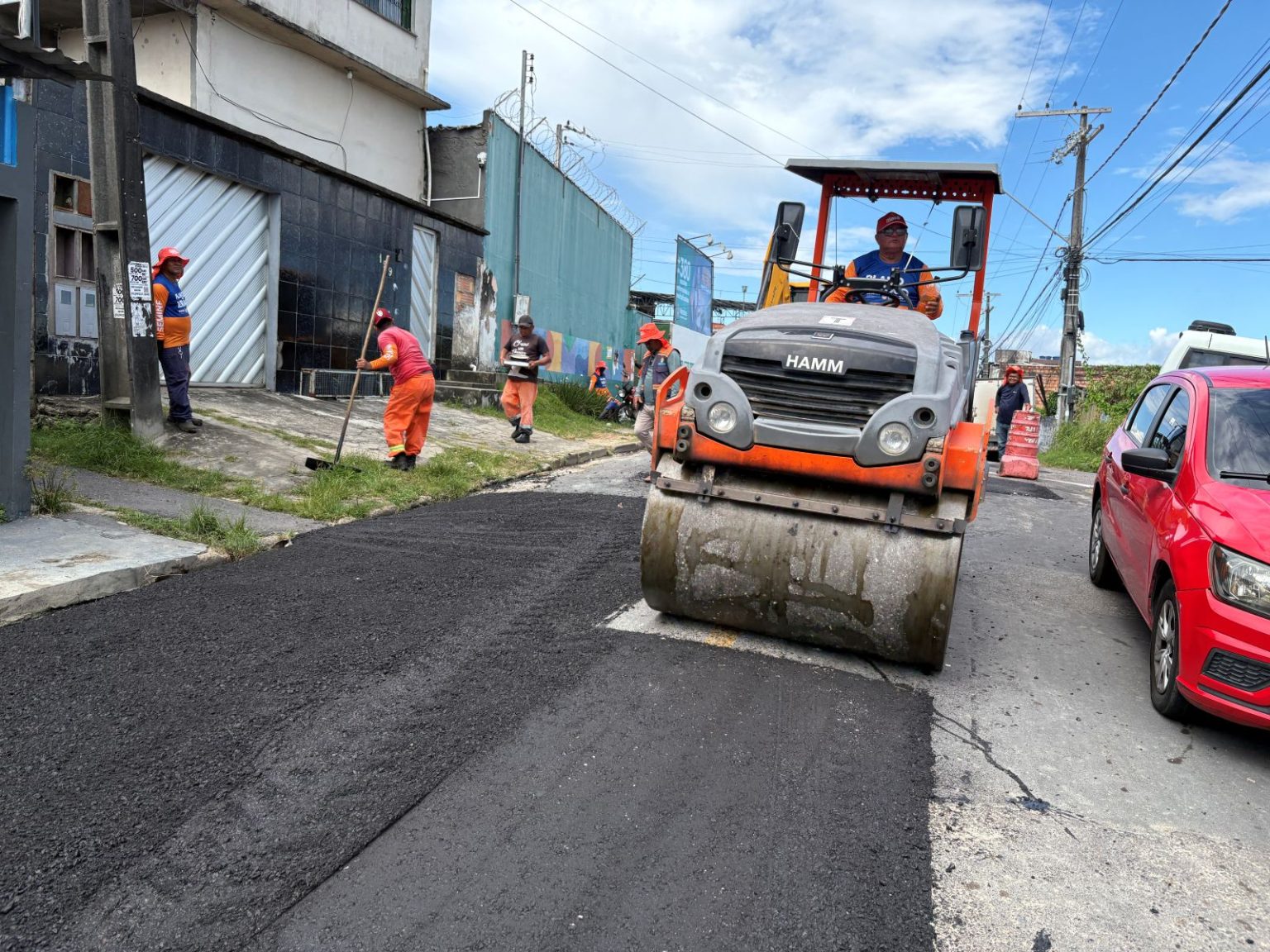 Nova frente de obra da Prefeitura de Manaus atende solicitação de moradores e trabalha na recuperação asfáltica do bairro Japiim 