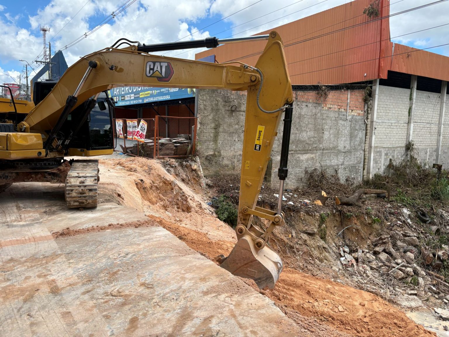 Prefeitura de Manaus avança para a fase de reaterro nas obras da avenida Autaz Mirim neste domingo 