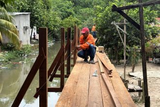 Prefeitura de Manaus constrói ponte na comunidade Nova Esperança e garante mais segurança aos moradores