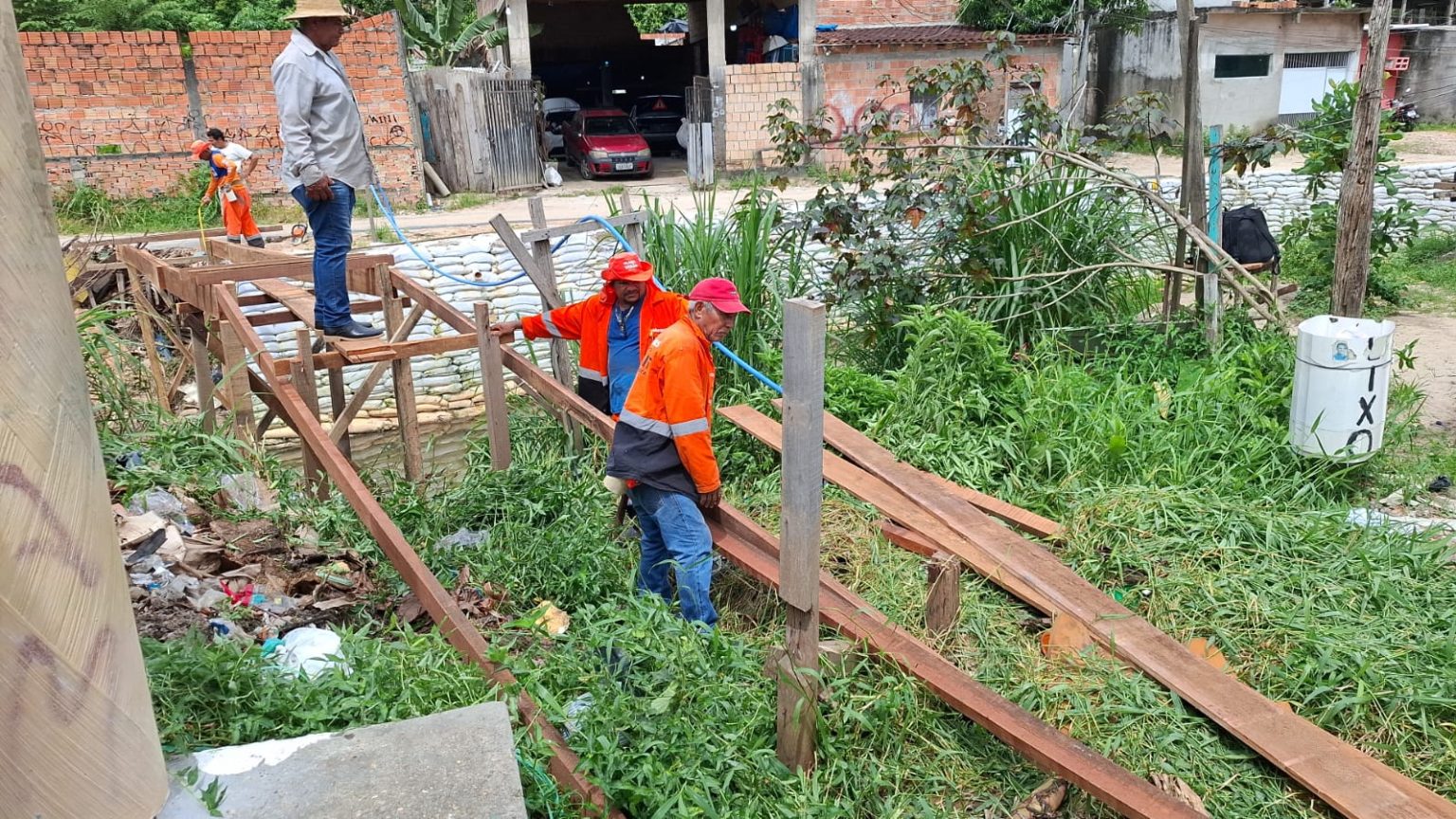 Prefeitura de Manaus constrói ponte no bairro Colônia Santo Antônio
