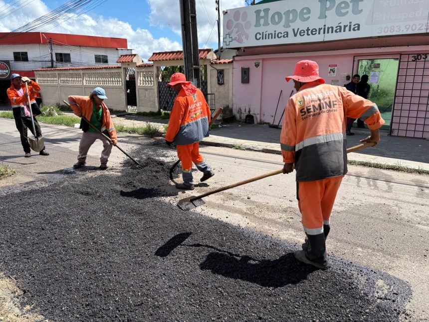Prefeitura de Manaus realiza serviços de recuperação asfáltica em via do bairro Cidade Nova