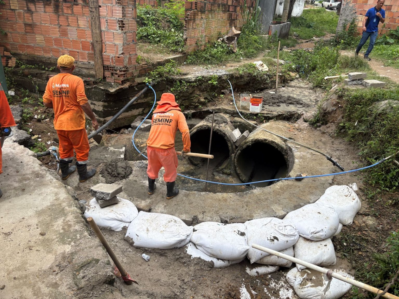 Prefeitura de Manaus recupera caixa coletora no beco Ayrão e garante mais segurança e acessibilidade no bairro Cachoeirinha