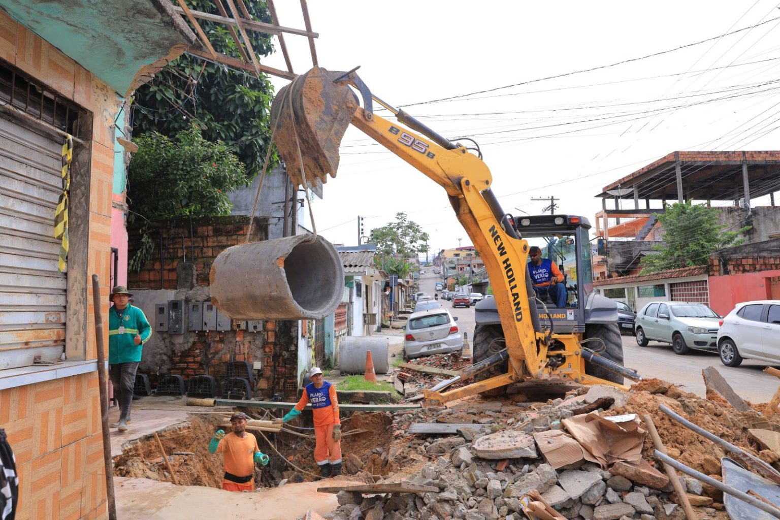 Prefeitura de Manaus recupera rede de drenagem danificada por construção irregular no bairro Lírio do Vale e garante a segurança  dos moradores