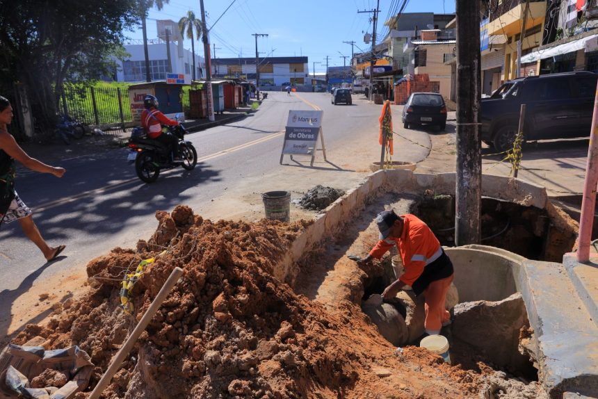 Prefeitura de Manaus recupera rede de drenagem profunda no bairro Educandos