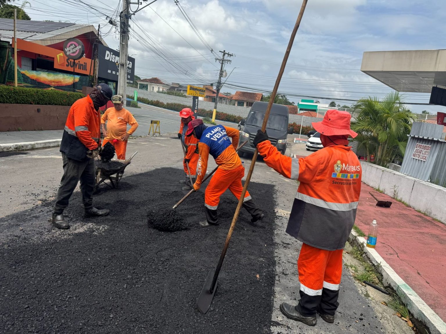 Prefeitura de Manaus reforça manutenção asfáltica no bairro Flores, na zona Centro-Sul
