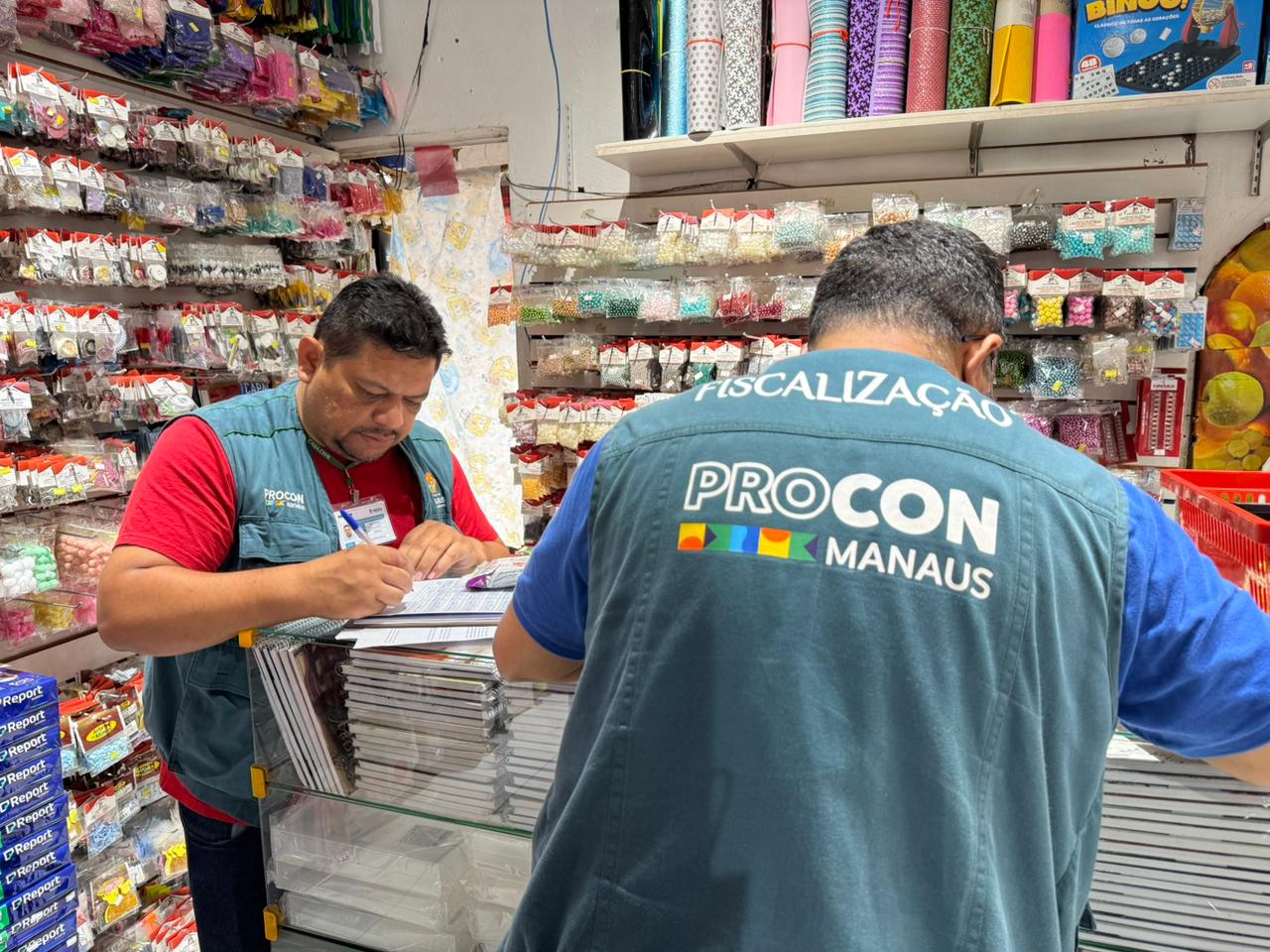 Procon Manaus apreende mais de 1,4 mil produtos irregulares durante operação de Carnaval