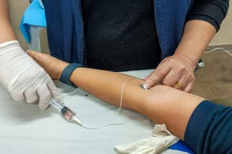 Carnaval na Floresta 2026: Posto da SES-AM, no Sambódromo, registra seis atendimentos no primeiro dia de desfile das Escolas de Samba