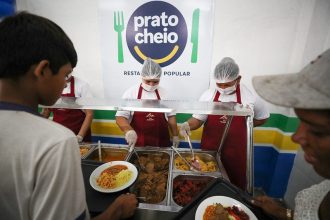 Auxílio Estadual e Prato Cheio: Da fome à dignidade, as histórias por trás dos números dos programas do Governo do Amazonas